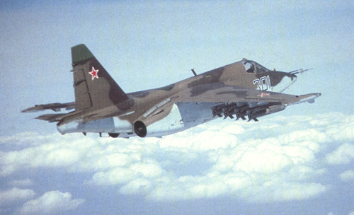 Những phiên bản tấn công hiện đại hơn, là Su-25T (tên gọi khác là Su-34, dù OKB Sukhoi đã đưa ra một phiên bản máy bay được phát triển từ 'Flanker', Su-34 'Fullback') và sau đó là Su-25TM (Su-39), được phát triển với một hệ thống dẫn đường/tấn công hiện đại, khả năng tồn tại tốt hơn, và có thể mang vũ khí dẫn đường chính xác.